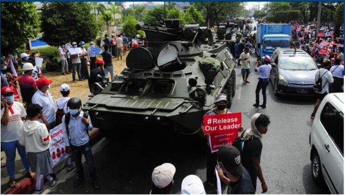 myanmar-tank-protest